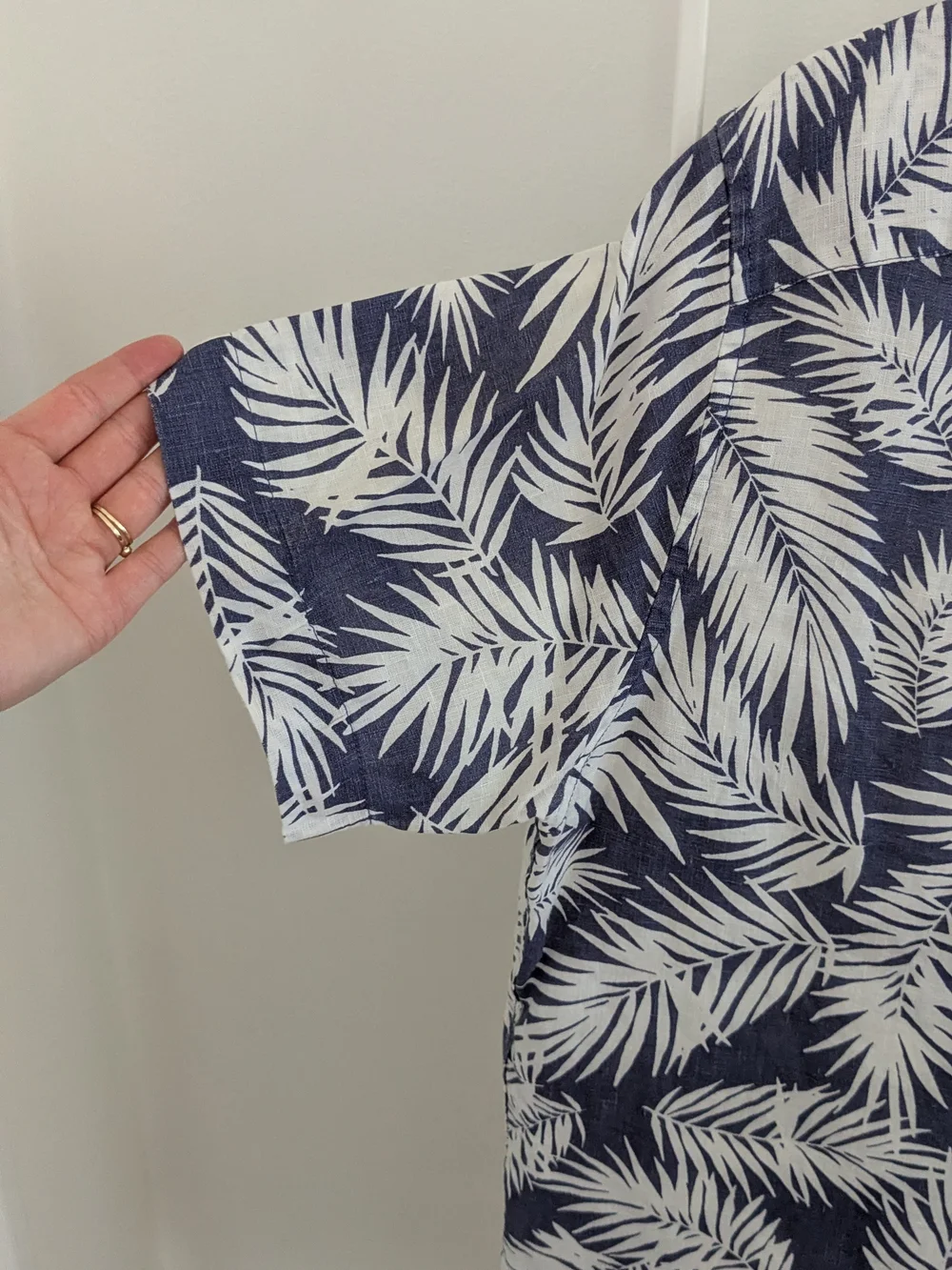 Banana Republic Men’s Button-down Palm Print Linen Shirt  | Camden Fit Medium